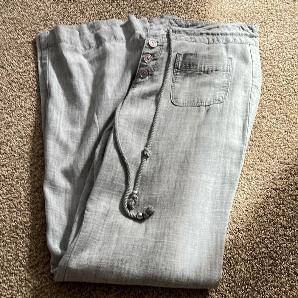 Super cute pants for spring.